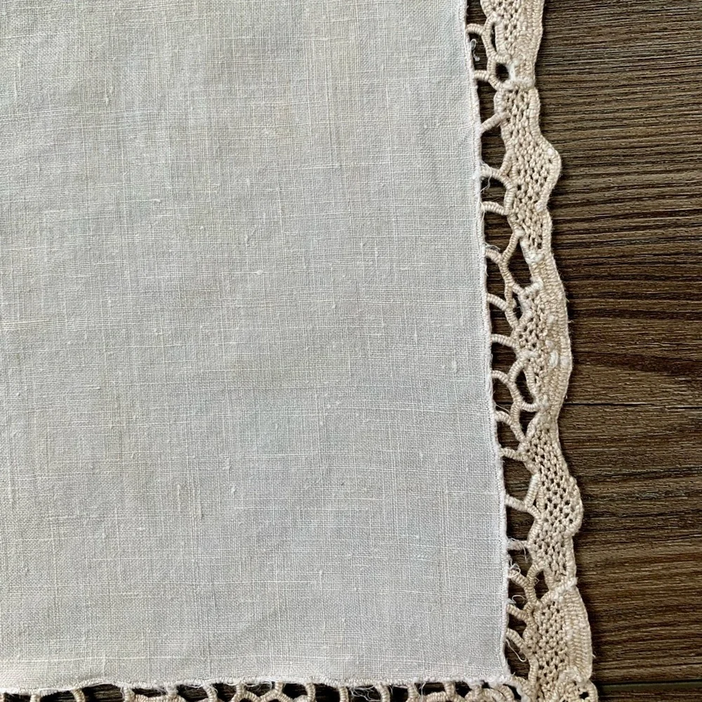 Vintage table cloths 18/18”